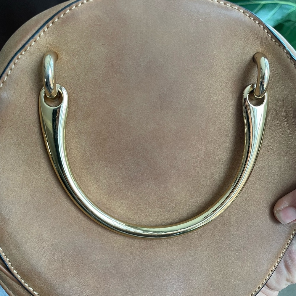 Crossbody Round bag with pretty flower details adj strap and metal handle - Picture 4 of 5